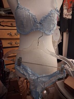 New,with Tag Avidlove   Light Blue Lace Underwire Bra & Thong Set Size Medium.
